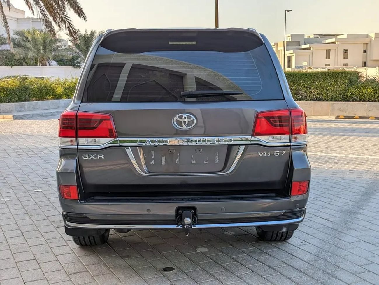 Toyota Land Cruiser GXR V8 5.7L – Top Full Option | GCC Excellent Condition Specs