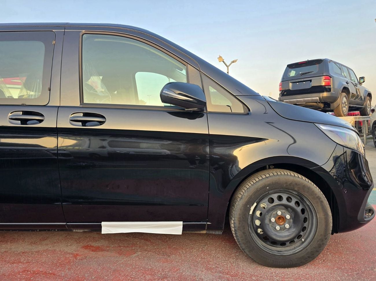 مرسيدس بنز V 300 Mercedes Benz V-Class V300 Style  2.0l Minivan 4*2 5Doors Black Color 2025 Model