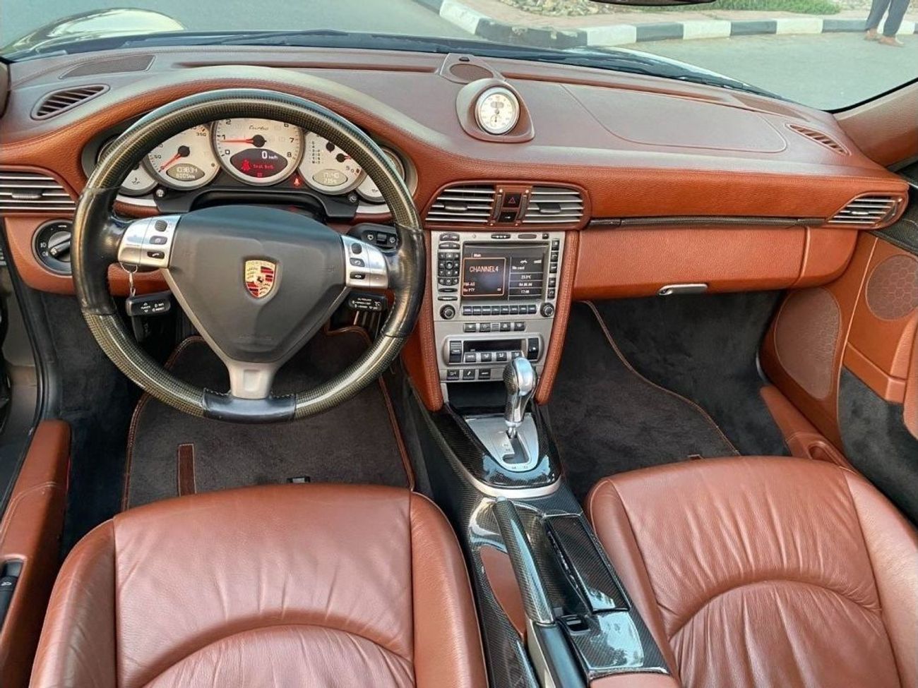 Porsche 911 GCC SPEC NEAT AND CLEAN