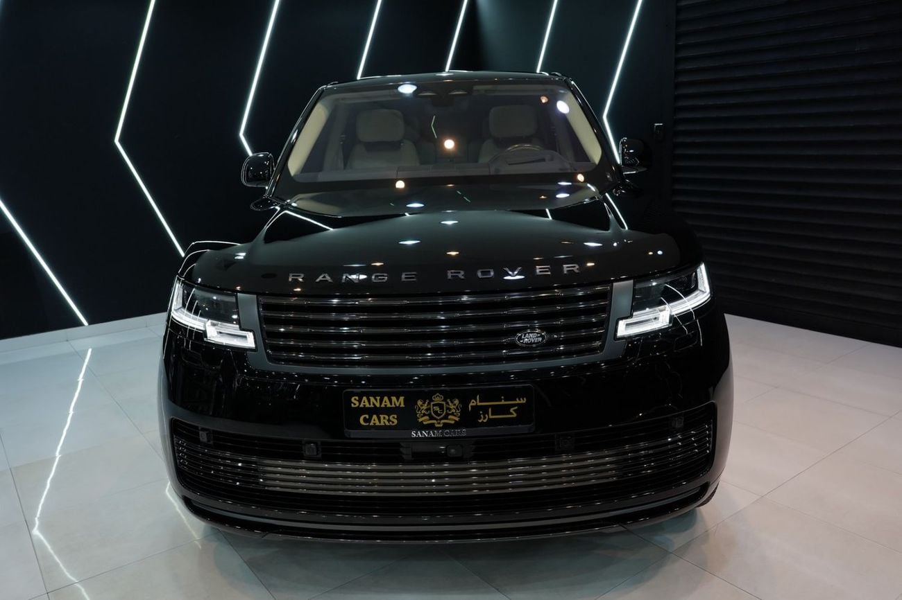 Land Rover Range Rover SV P530 , Black Exterior Accents, Panoramic Roof, Deployable Side Steps!!