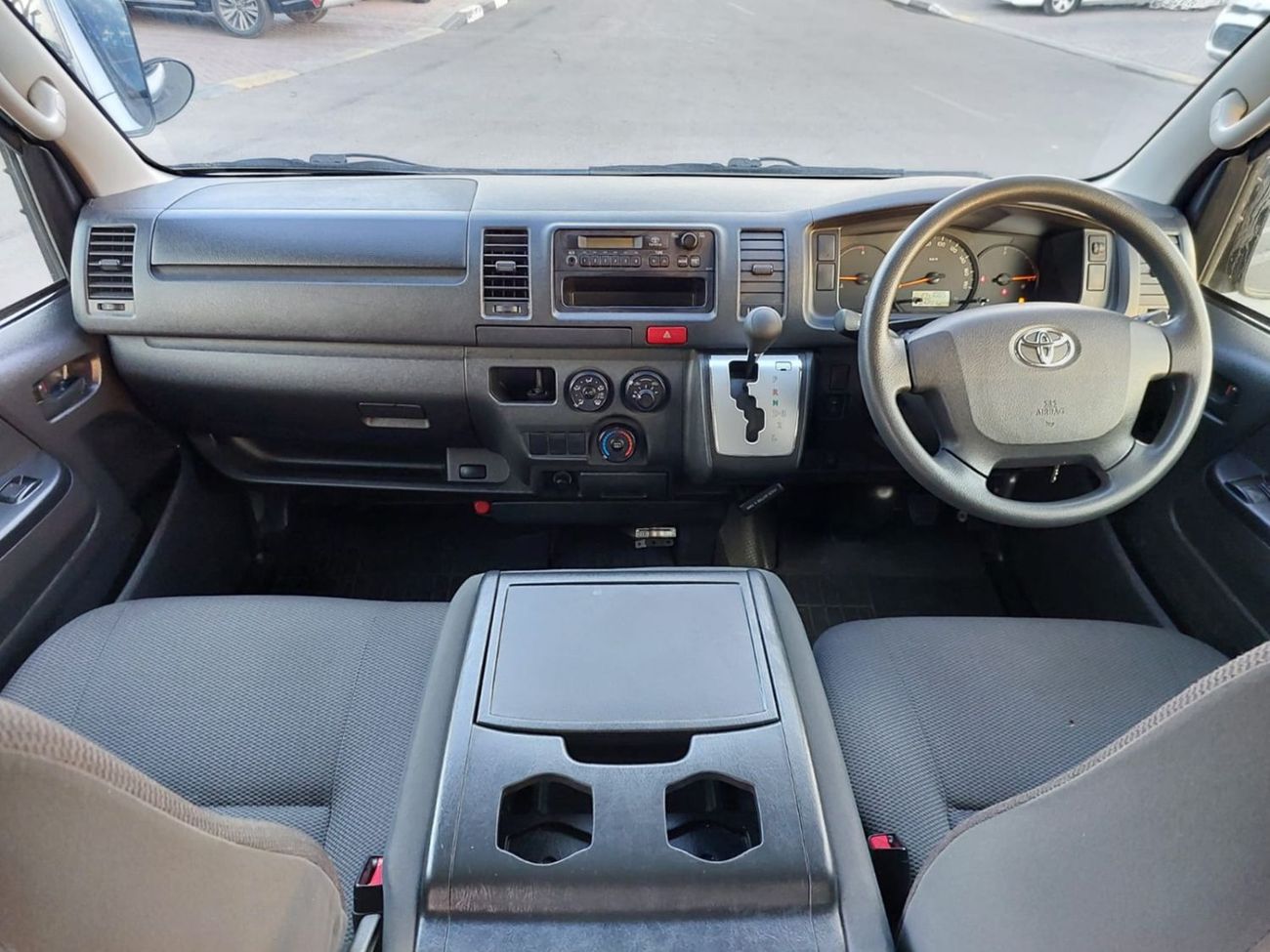 Toyota Hiace TOYOTA HIACE VAN RHD 2014 MODEL 3.0 L DIESEL AUTOMATIC(PM74812)