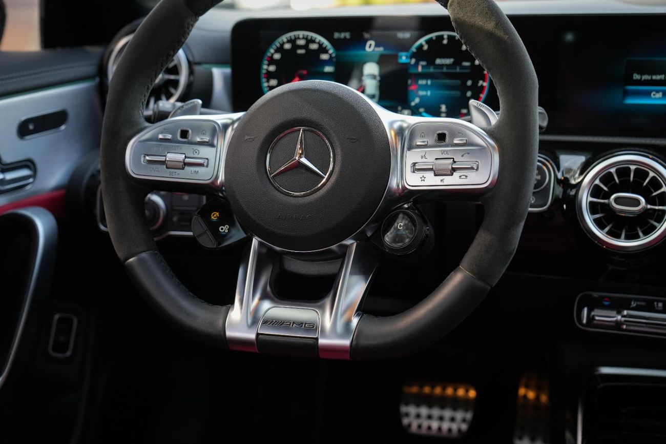 مرسيدس بنز CLA 35 AMG 4MATIC 2021!! GCC SPECS!! LOW MILEAGE!! FULL SERVICE HISTORY FROM THE DEALER