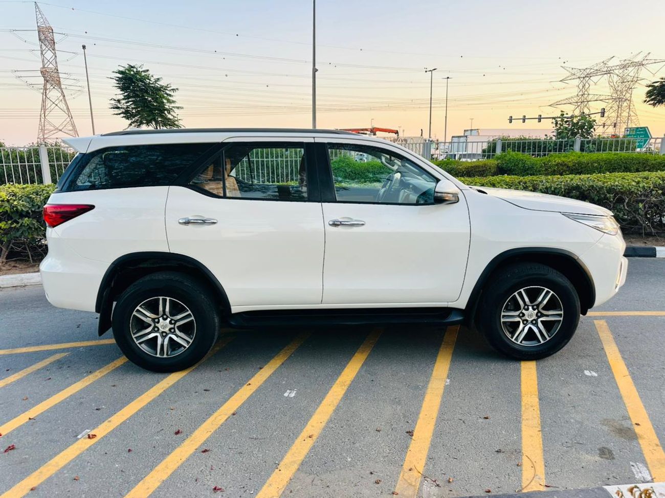 Toyota Fortuner EXR ,Fortner ,year 2019 ,fuel petrol engine capacity 2,7 Liter ,only for export available