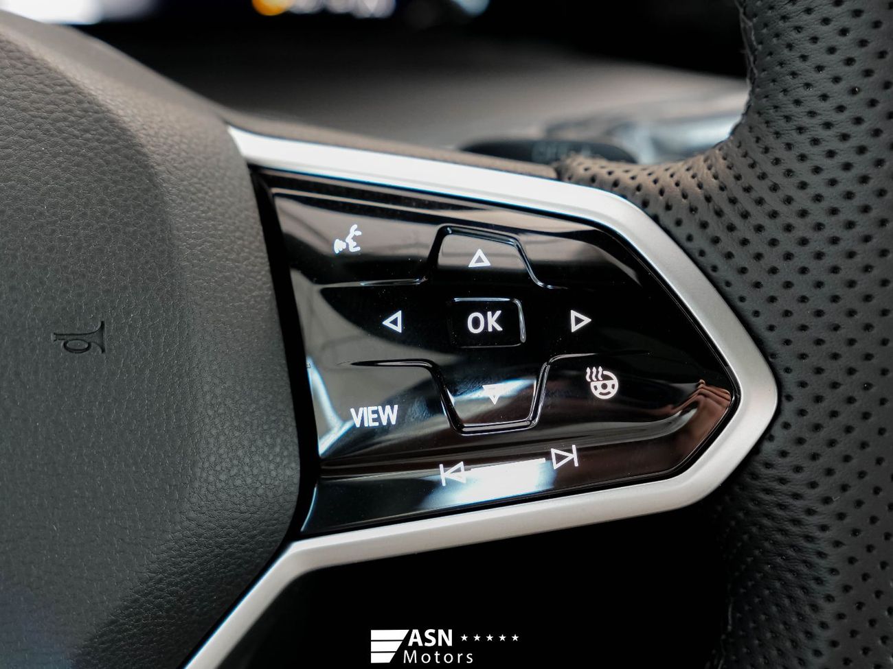 فولكس واجن جولف R-Line Black Package 1.5 Turbo 2025 (Harman Kardon + HUD)