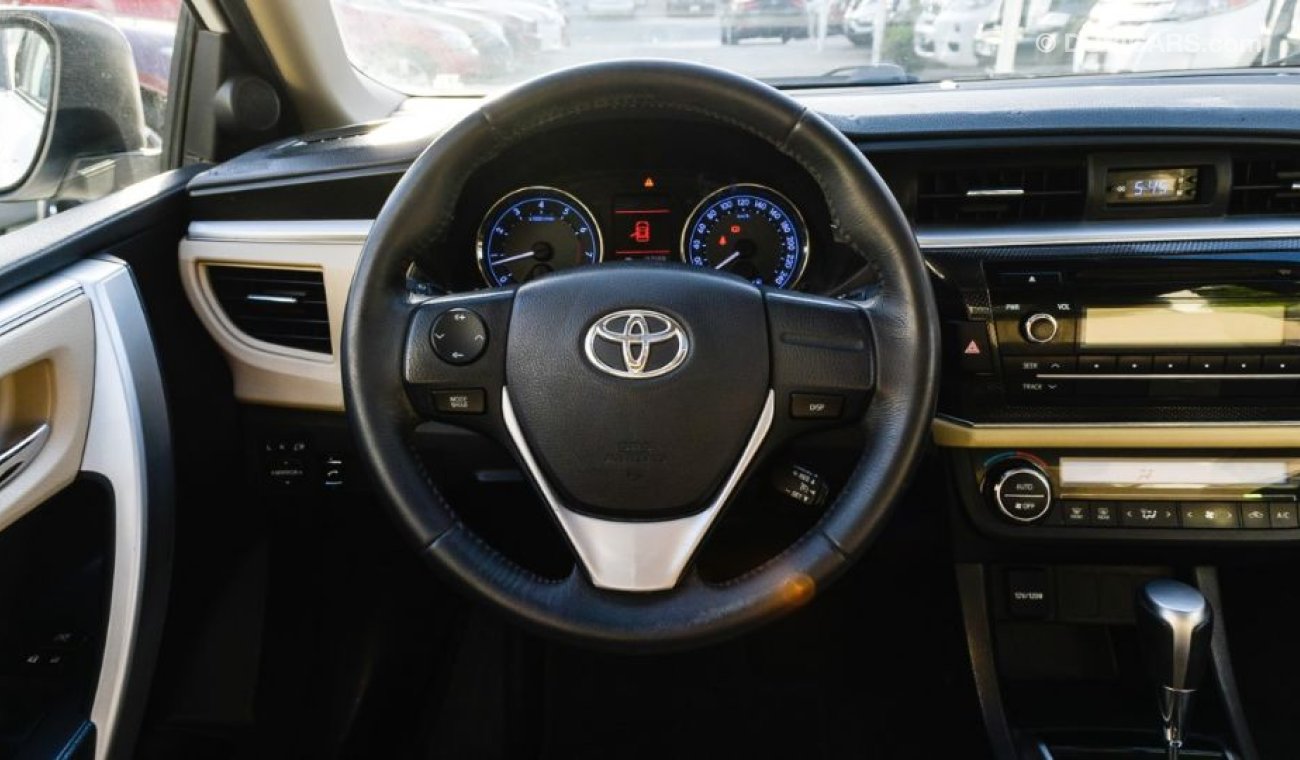 Toyota Corolla Gulf number one, fingerprint slot, rear camera, control screen, cruise control, sensors, in excellen