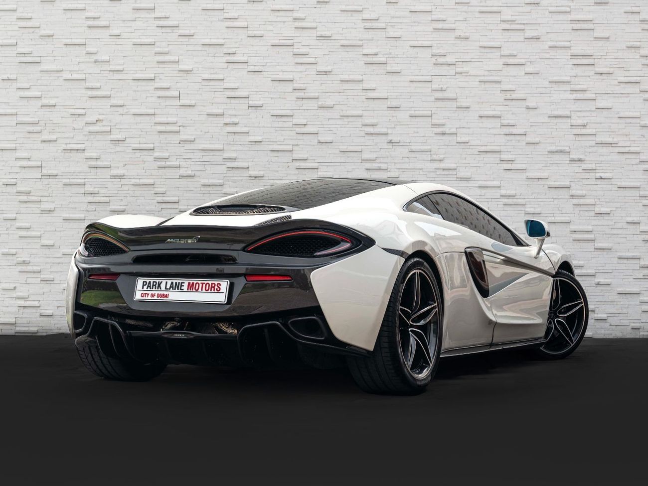 McLaren 570GT AED 13,933 PM • 570 GT CARBON FIBER • ONLY 51,000 KMS • 3.8L TURBOCHARGED V8
