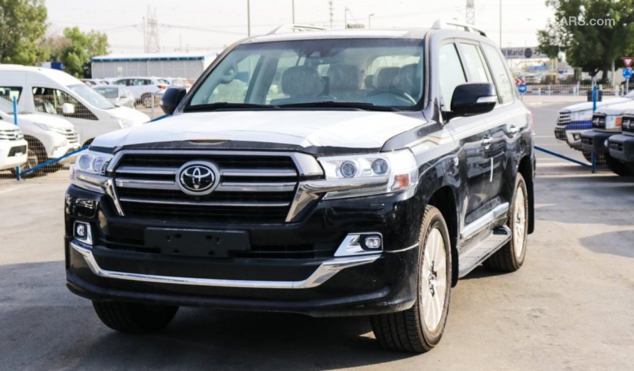 تويوتا لاند كروزر Toyota Land Cruiser VXS V8 5.7L Beige inside full option  الداخلية باللون البيج فل اوبشن