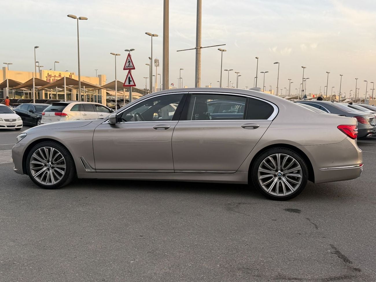 بي أم دبليو 740Li