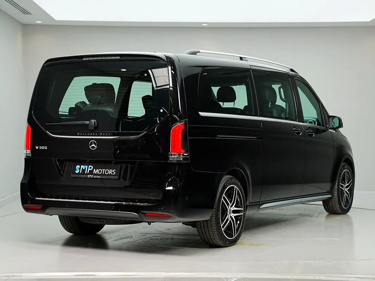 Mercedes Benz V300 AVANTGARDE Dealer WARRANTY | Executive Captain’s Seats | V300 AMG