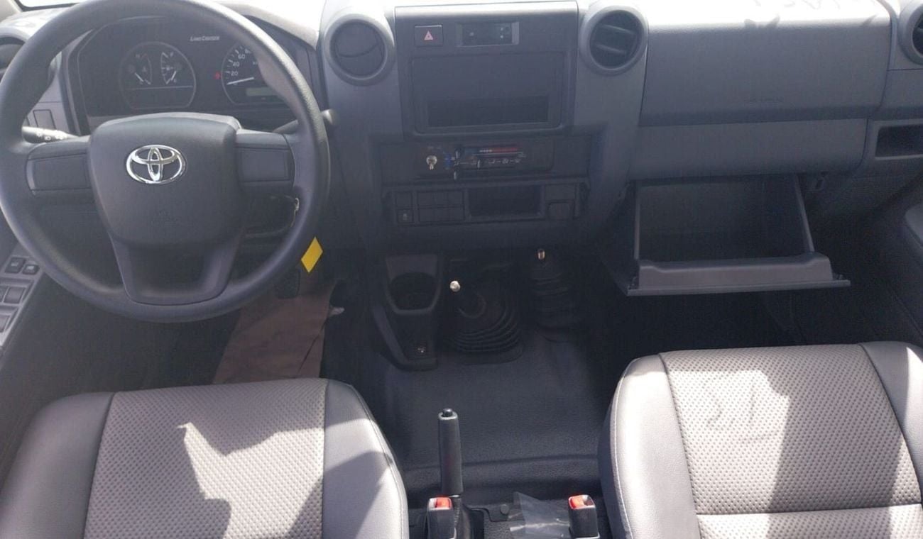 Toyota Land Cruiser Pick Up Double Cab 2.8L AT Diesel V4 with warranty