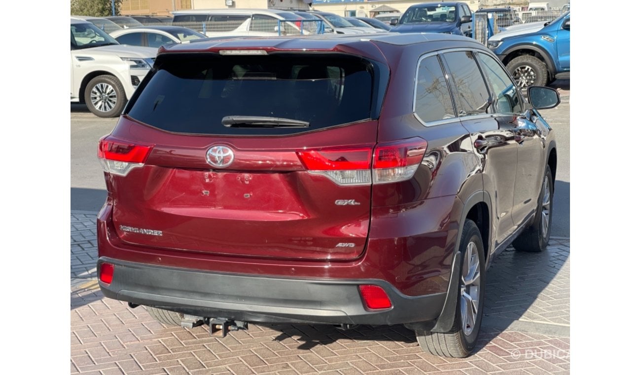 تويوتا كلوجير Toyota Kluger Petrol engine model FEB/2014 maroon color 7 seater  with push start and leather seats