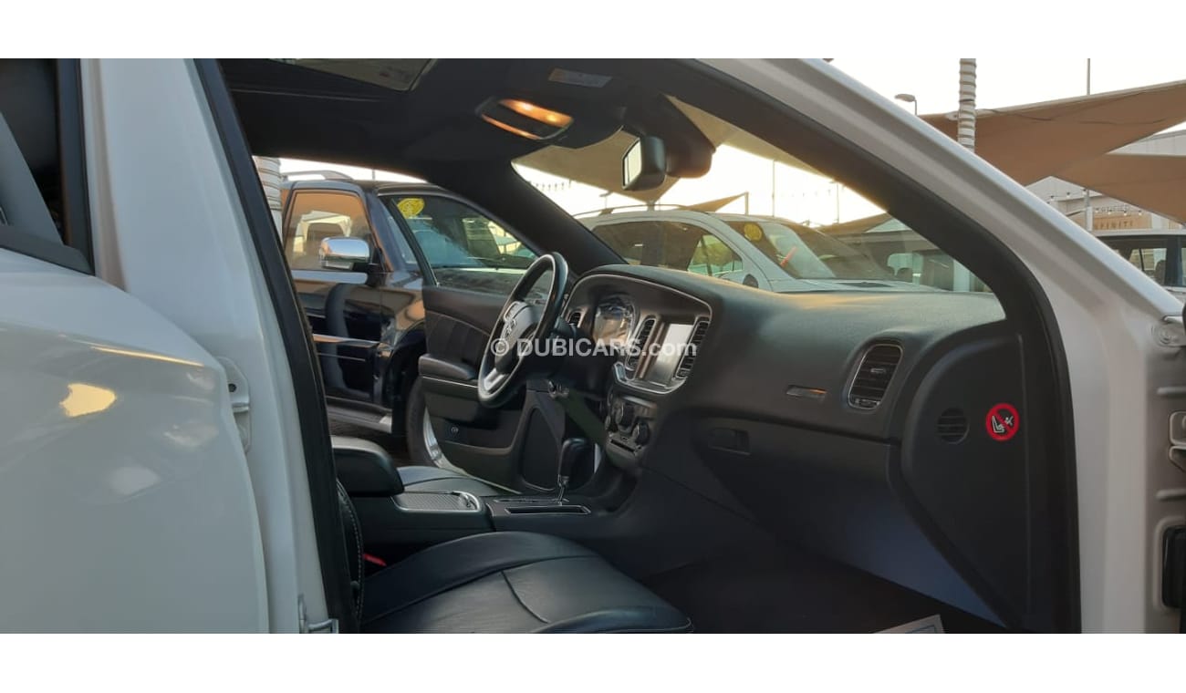 Dodge Charger RT - Sensors - Rear spoiler - Wheels number one - Slot - Wheels - Full option in excellent condition