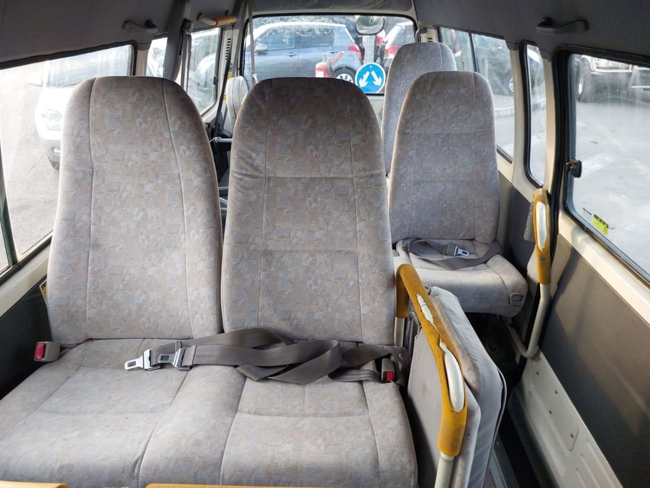 تويوتا هاياس TOYOTA HIACE COMMUTER VAN RHD 2003 MODEL 3.0 L DIESEL AUTOMATIC(PM03773)