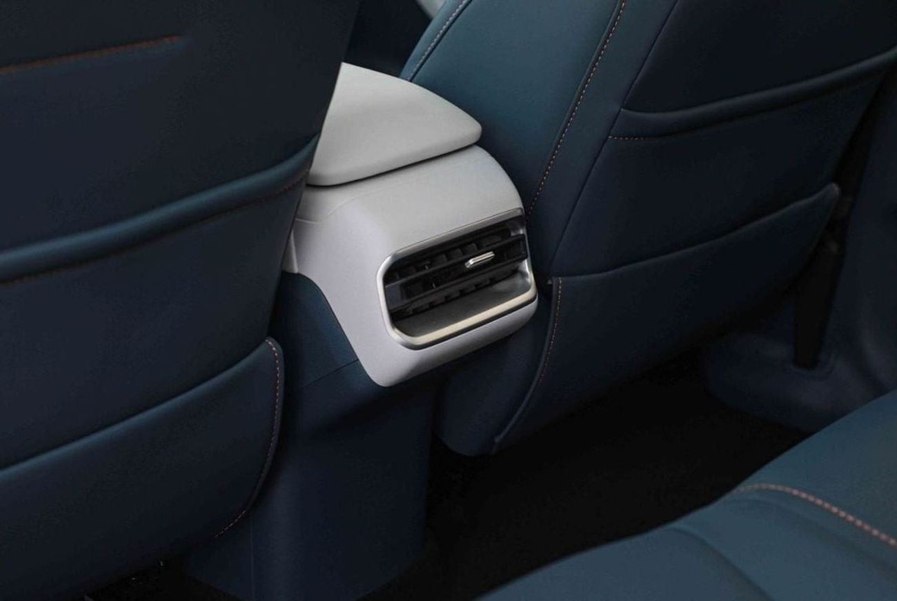 تشنجان ديبال جي 318 2024 Changan Deepal G318 Comfort - Plug-in Hybrid - Silver inside Blue