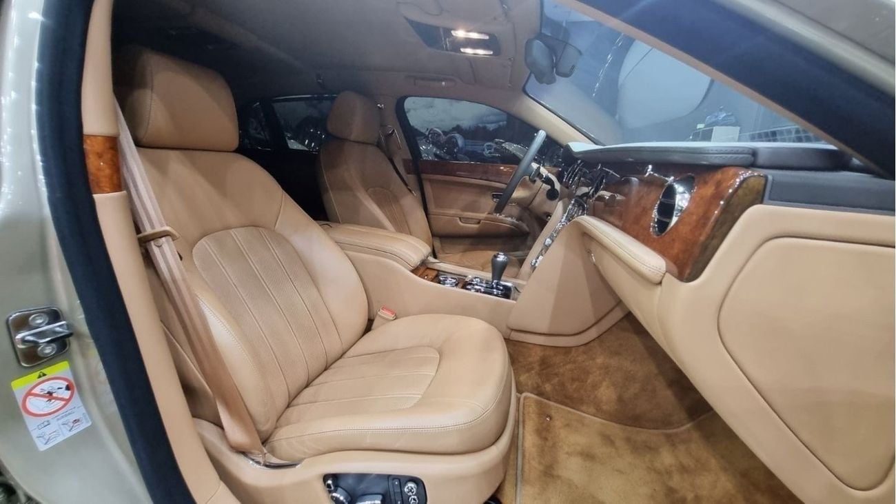 Bentley Mulsanne BENTLEY MULSANNE V8 6.8L 2011 IN BEAUTIFUL CONDITION FOR 200K AED