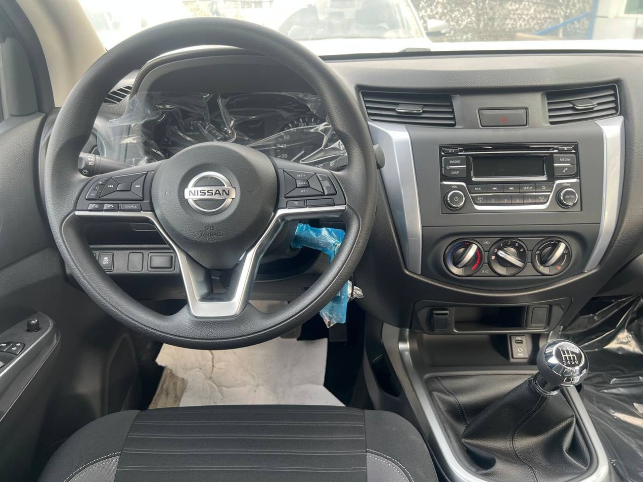 نيسان نافارا Std 2.5L RWD M/T