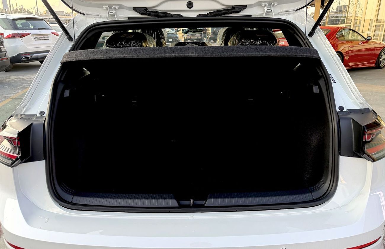 فولكس واجن جولف Golf R-Line 300TSI 2025