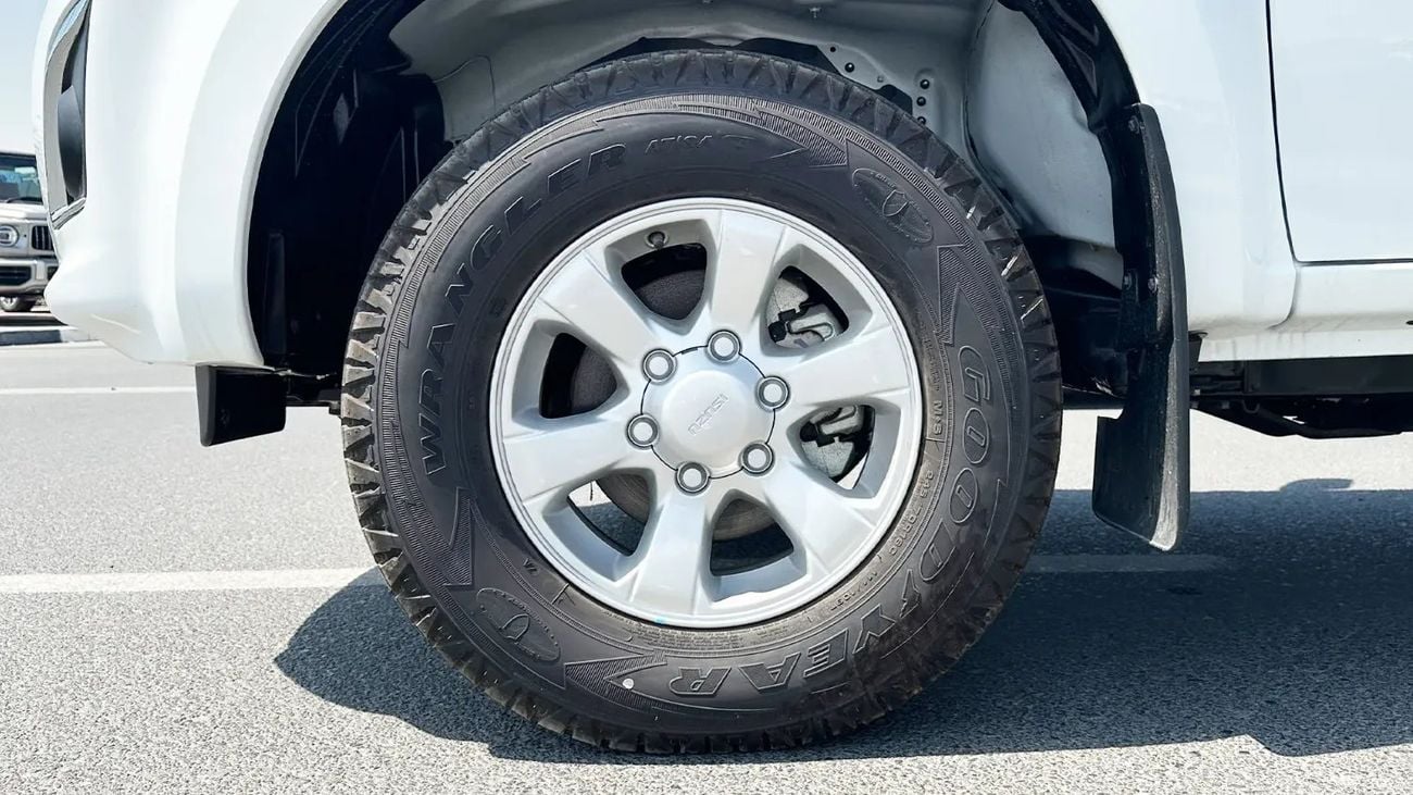 إيسوزو D ماكس ISUZU/D-MAX/2.5L DSL DC 4X4, PWR, Alloy Wheel, ABS, Remote ,MT