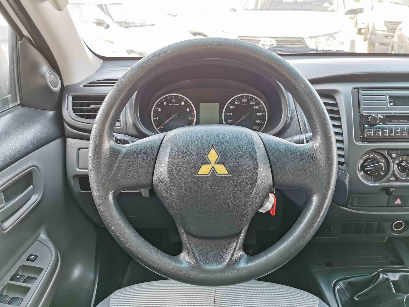 Mitsubishi L200 2.4L 4CY Petrol, 16" Rims, Fabric Seats, 4WD, Power Steering, Xenon Headlights, Radio (LOT # 9217)