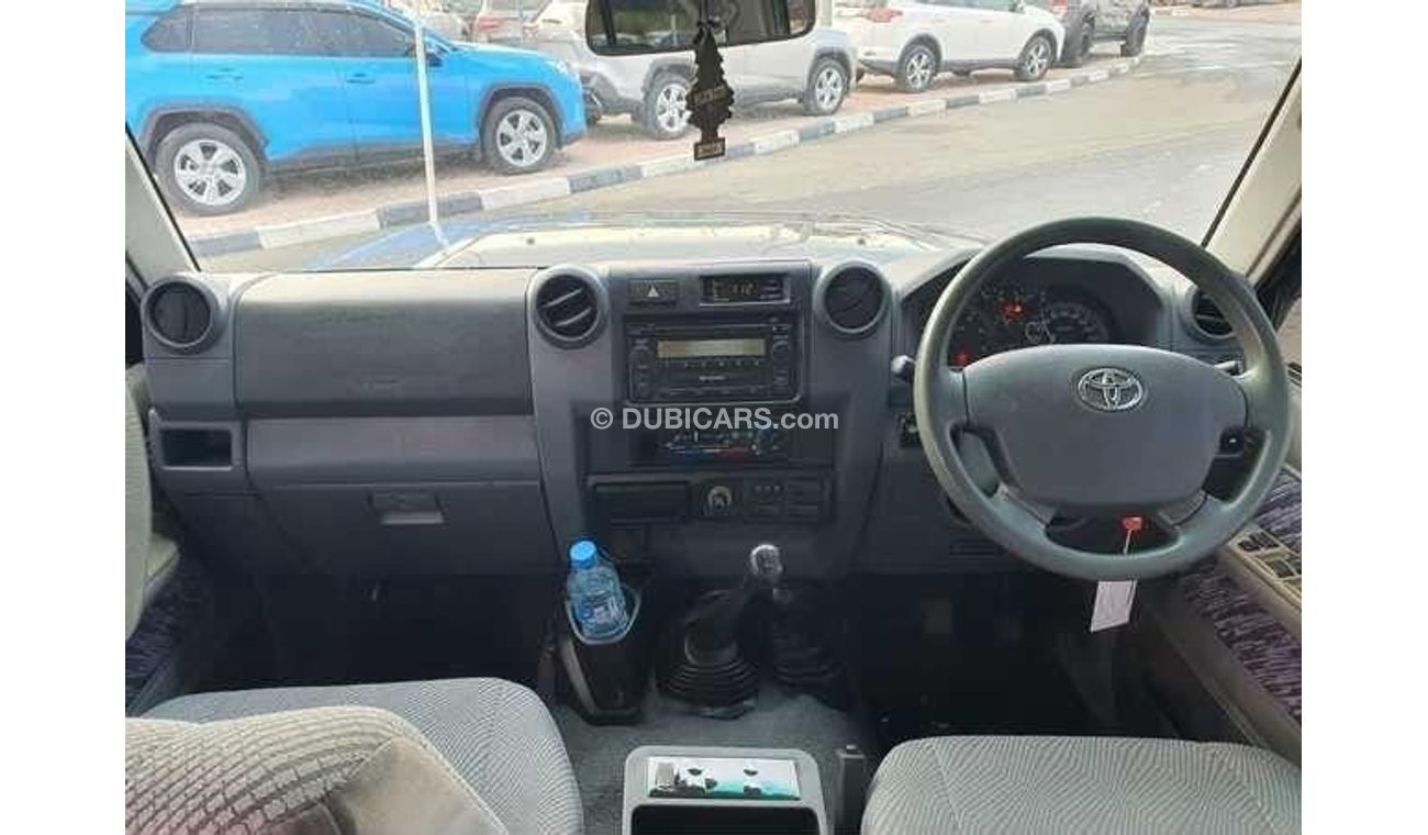 تويوتا لاند كروزر بيك آب Full option clean car