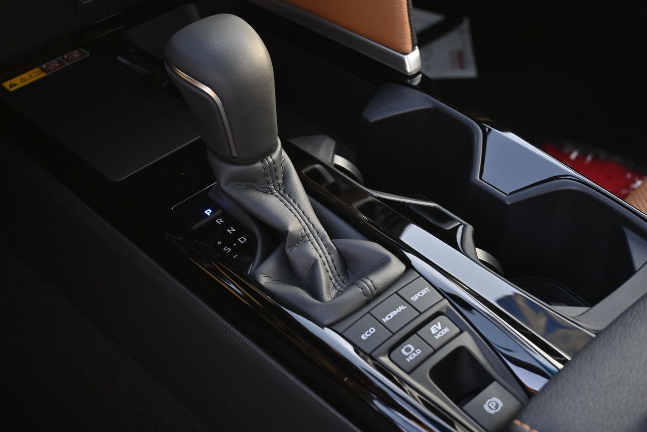 تويوتا كامري LUMIERE HEV Toyota Camry Lumiere 2.5L Hybrid, Model 2025, Color White