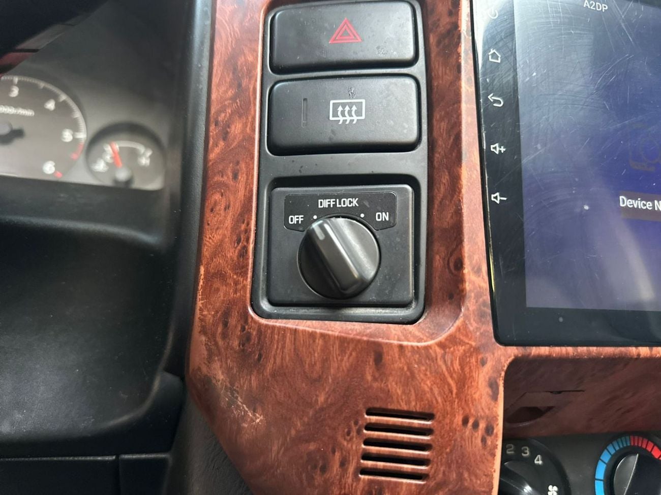 Nissan Patrol Safari 4.8L (4800 CC) - 6-cylinder VTC