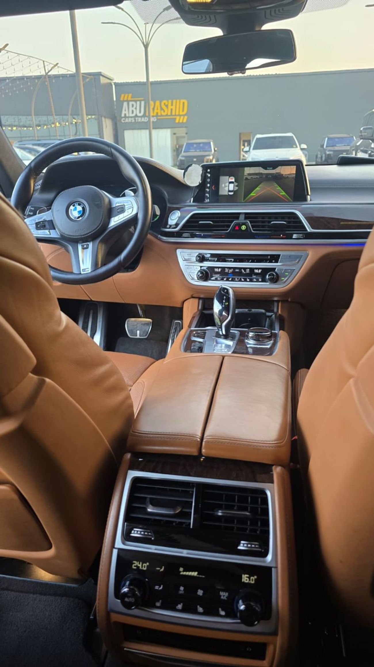 BMW 750Li Luxury 4.4L (443 HP)