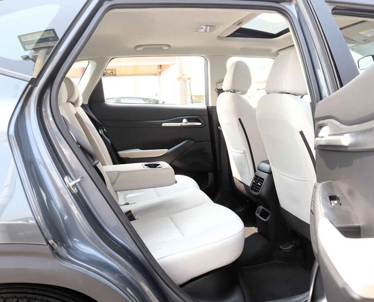 Kia Seltos EX ACCIDENTS FREE - GCC - ORIGINAL PAINT - SUNROOF - PERFECT CONDITION INSIDE OUT - 1600 CC