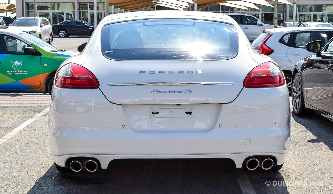 Porsche Panamera 4S