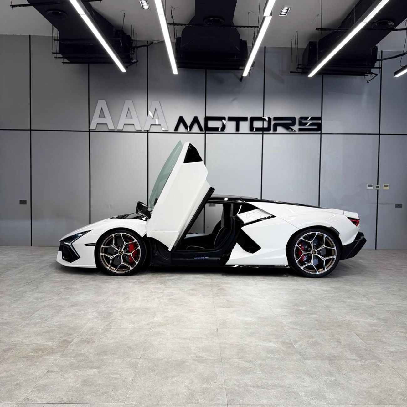 Lamborghini Revuelto 6.5L V12 Hybrid 6.5L | Brand New | Japanese Specs | V12 Hybrid Masterpiece