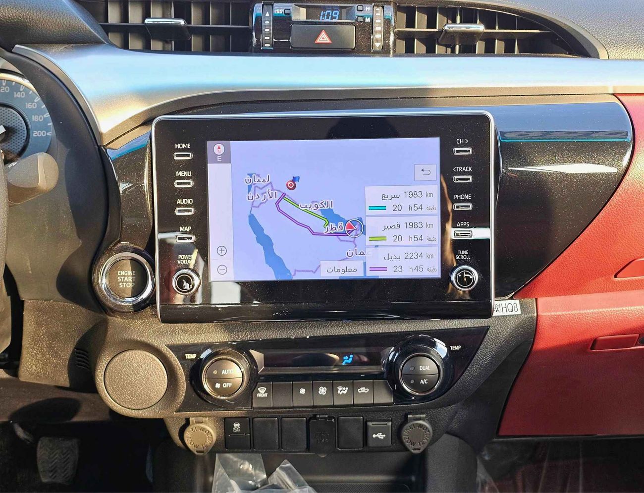 Toyota Hilux SR5 NARROW BODY / FULL OPTION / M/T /  2.7L V4 PETROL / DVD CAMERA / WOOD TRIM (CODE # 69039)