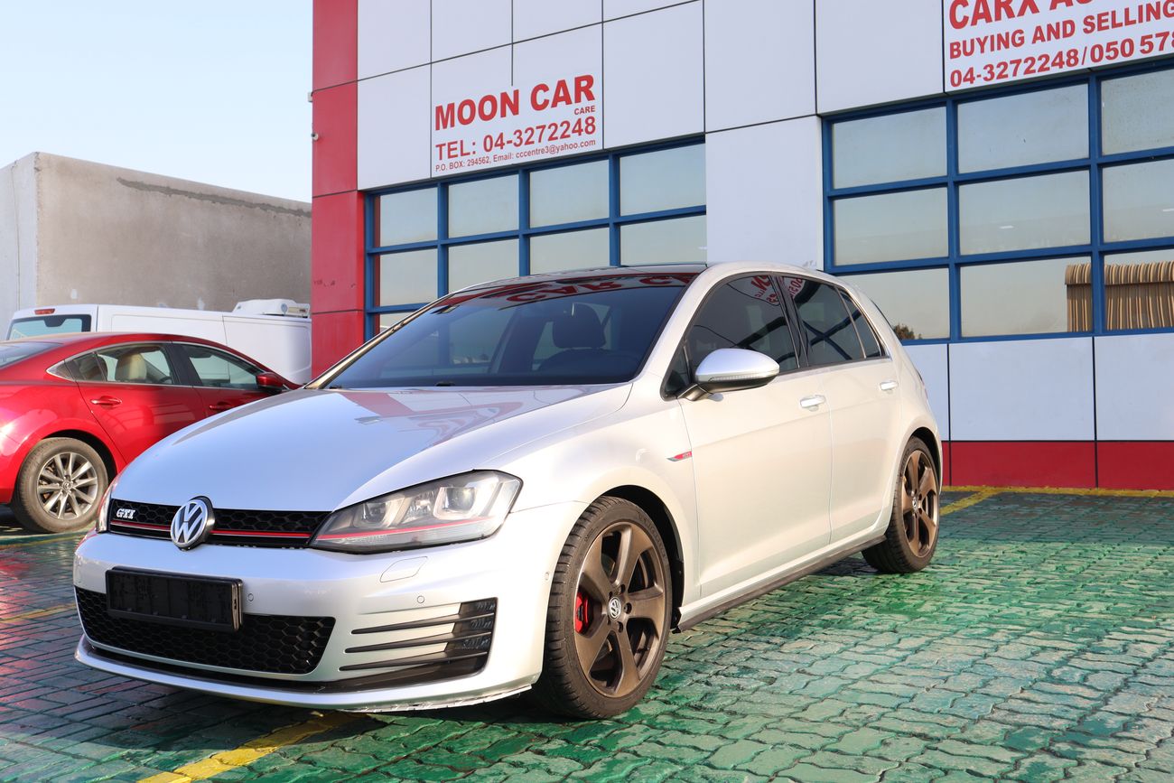 فولكس واجن جولف Volkswagen Golf GTI GCC V4 - Fully Loaded - Perfect Condition