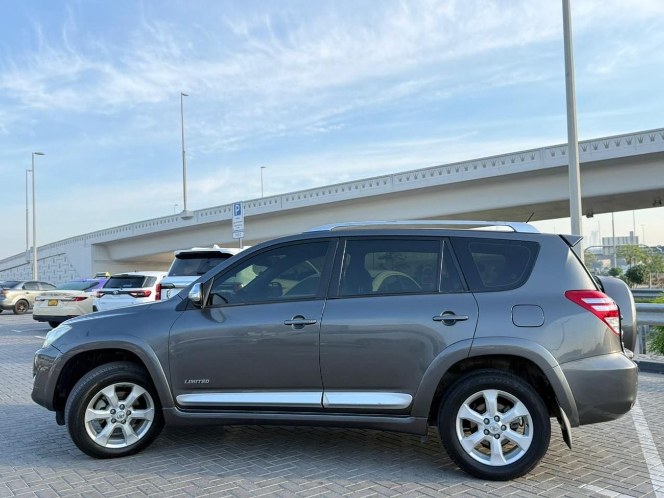Toyota RAV4 Limited 2.5L