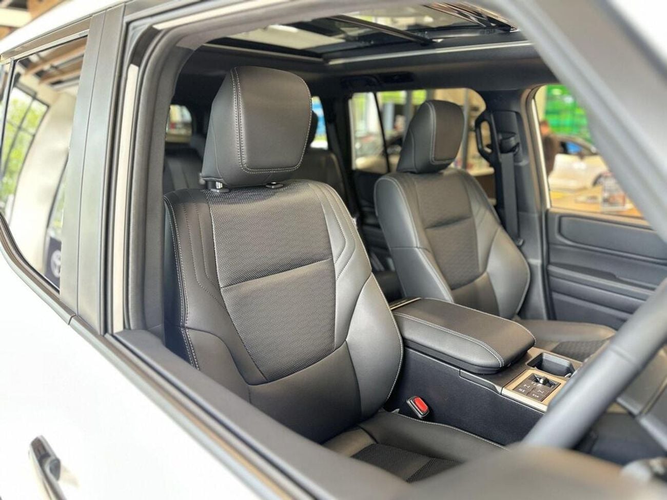 Toyota Land Cruiser 2.8D MHEV Invincible Auto 4WD Euro 6 (s/s) 5dr (LWB) (EXPORT ONLY) Right Hand Drive