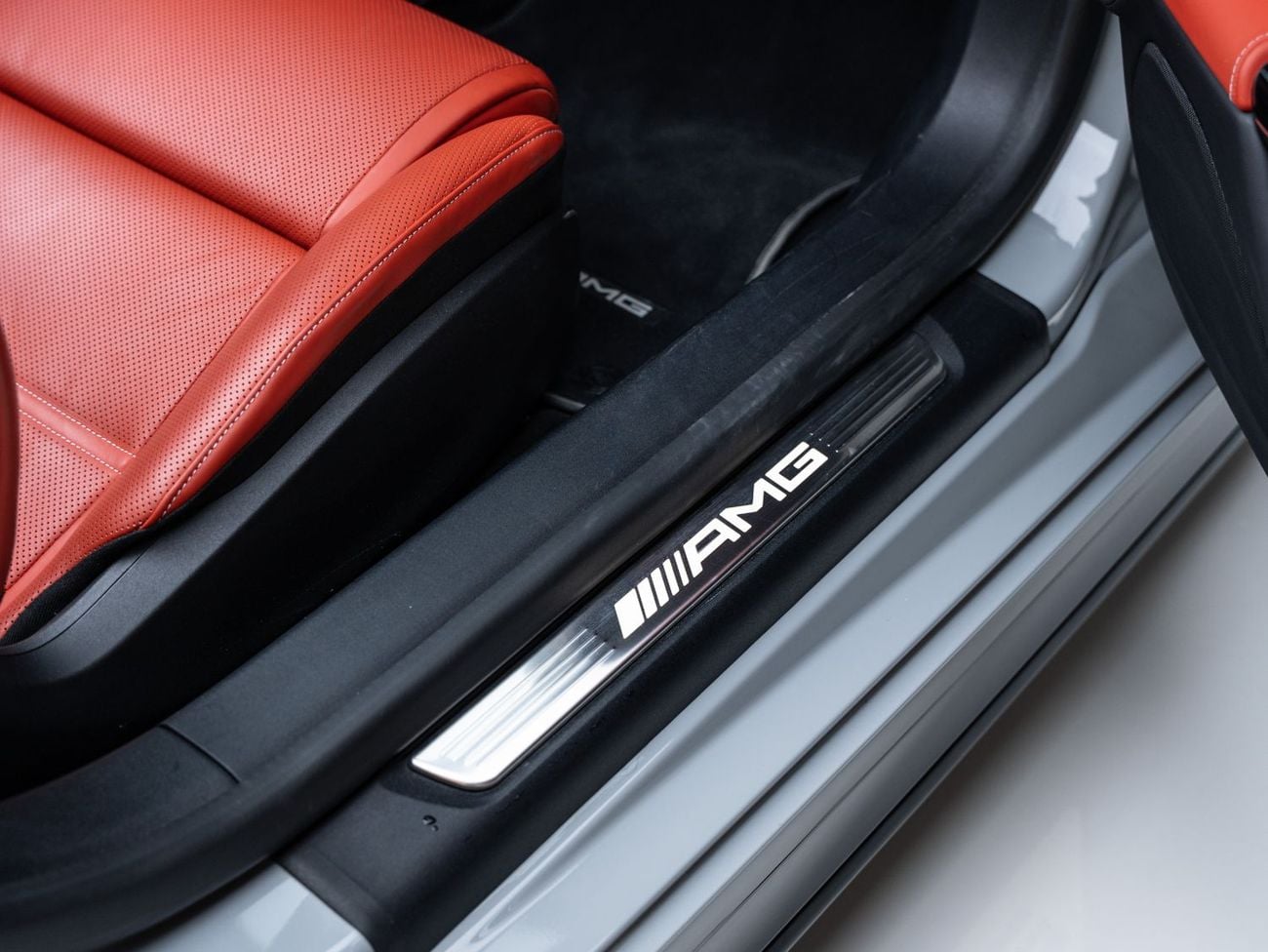 مرسيدس بنز SL 43 AMG رودستر اشترِ الآن، وادفع في عام ٢٠٢٧ | معيار بلاك لاين | ضمان مرسيدس ٢٠٣٠ + عقد خدمة، دول مجلس التعاون الخل