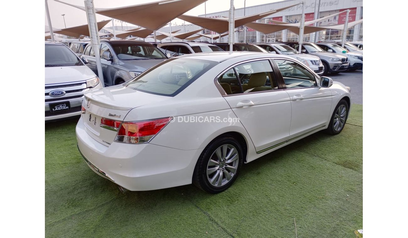 هوندا أكورد خليجى موديل 2012 مثبت سرعة تحكم رنجات حساسات بحالة ممتازة لاتحتاج لأى مصاريف