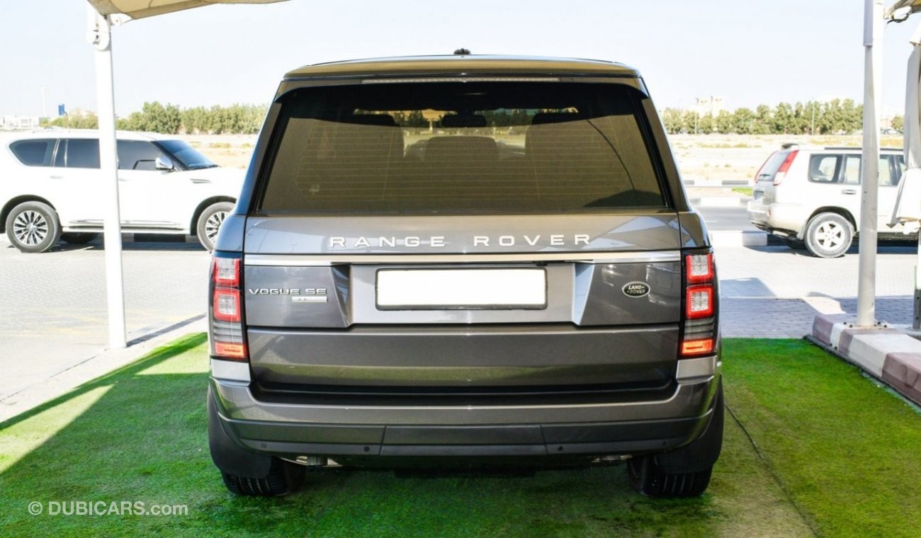 Land Rover Range Rover Vogue With Vogue SE Supercharged Badge