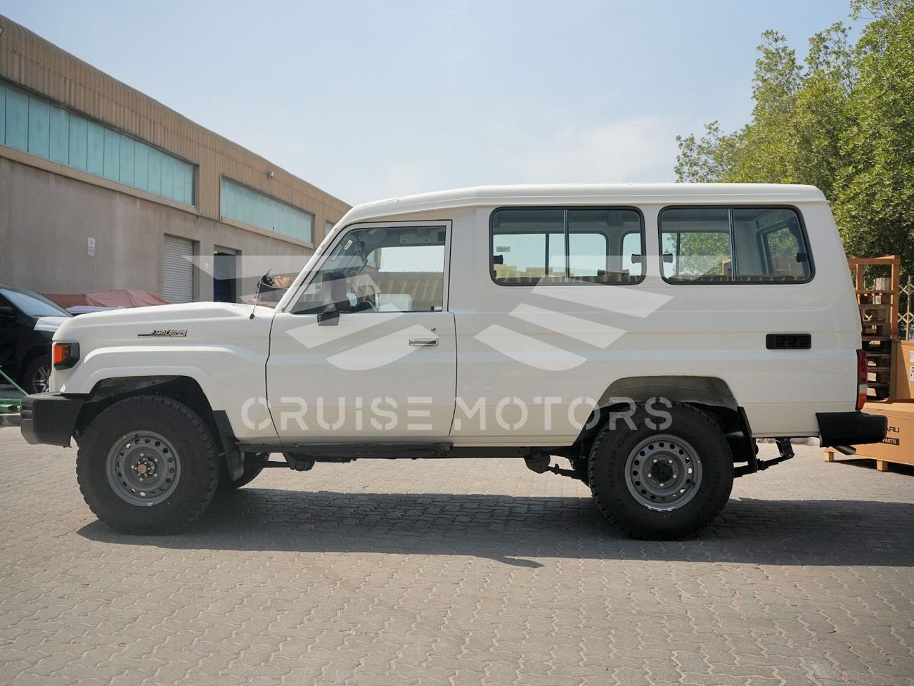 Toyota Land Cruiser 70 LC 78 - Manual - 4.2L - Diesel - HardTop - Station wagon - 4x4 - 13 Seats - 3 Door