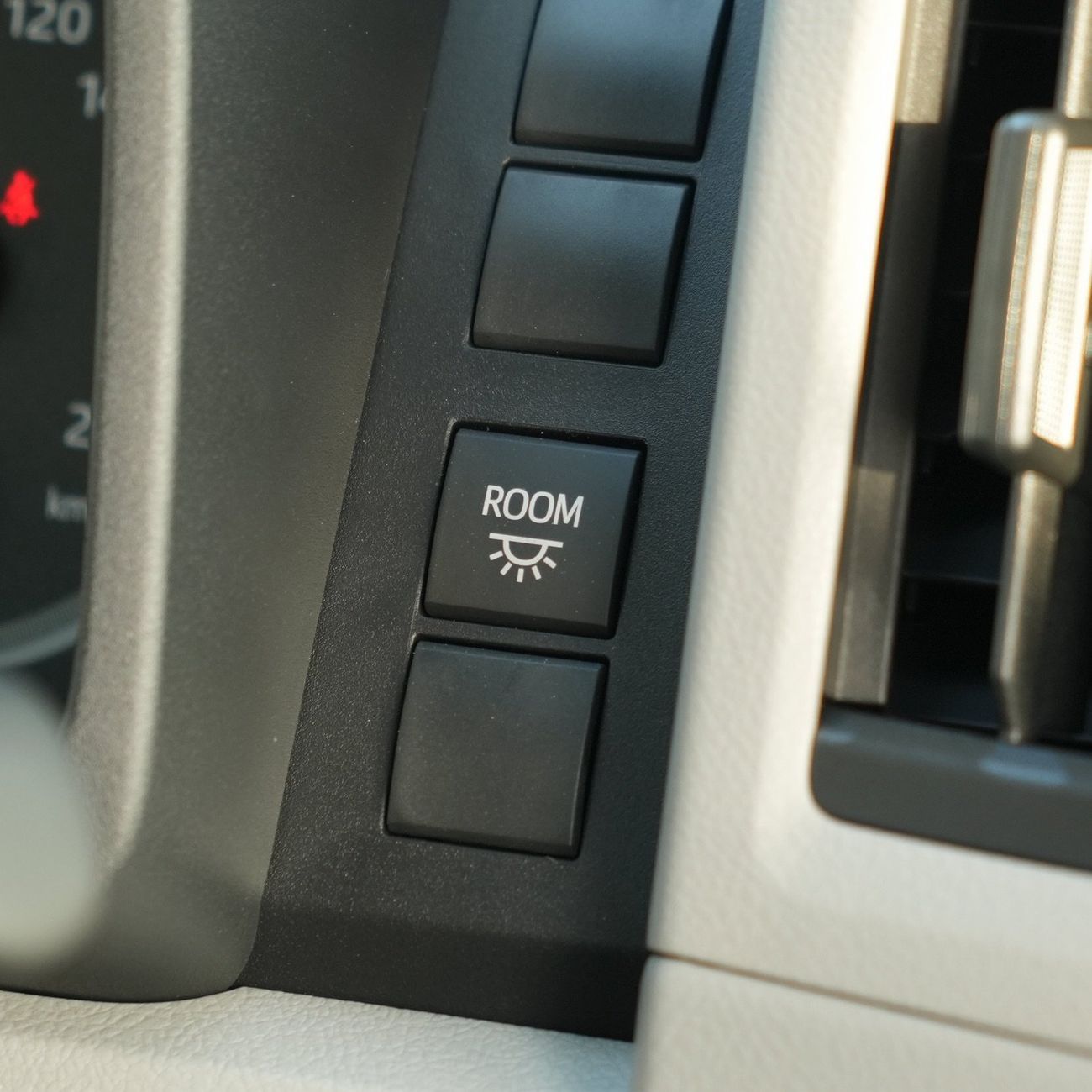 Toyota Hiace Toyota Hiace HR || 2.8 Diesel