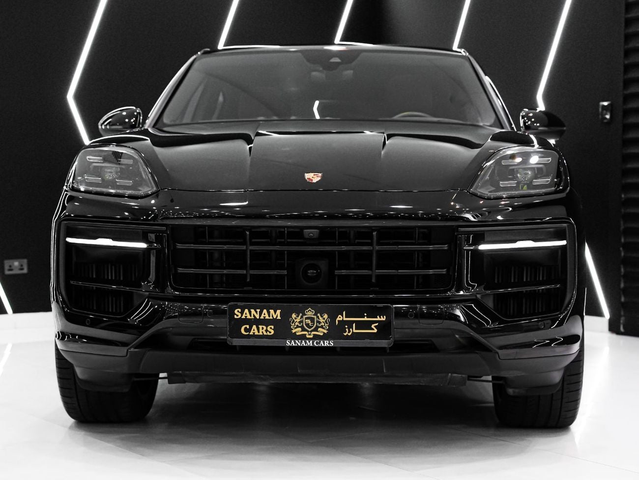 Porsche Cayenne COUPE, Carbon Interior, Panoramic Roof, Sport Chrono, Al Nabooda Warranty!!