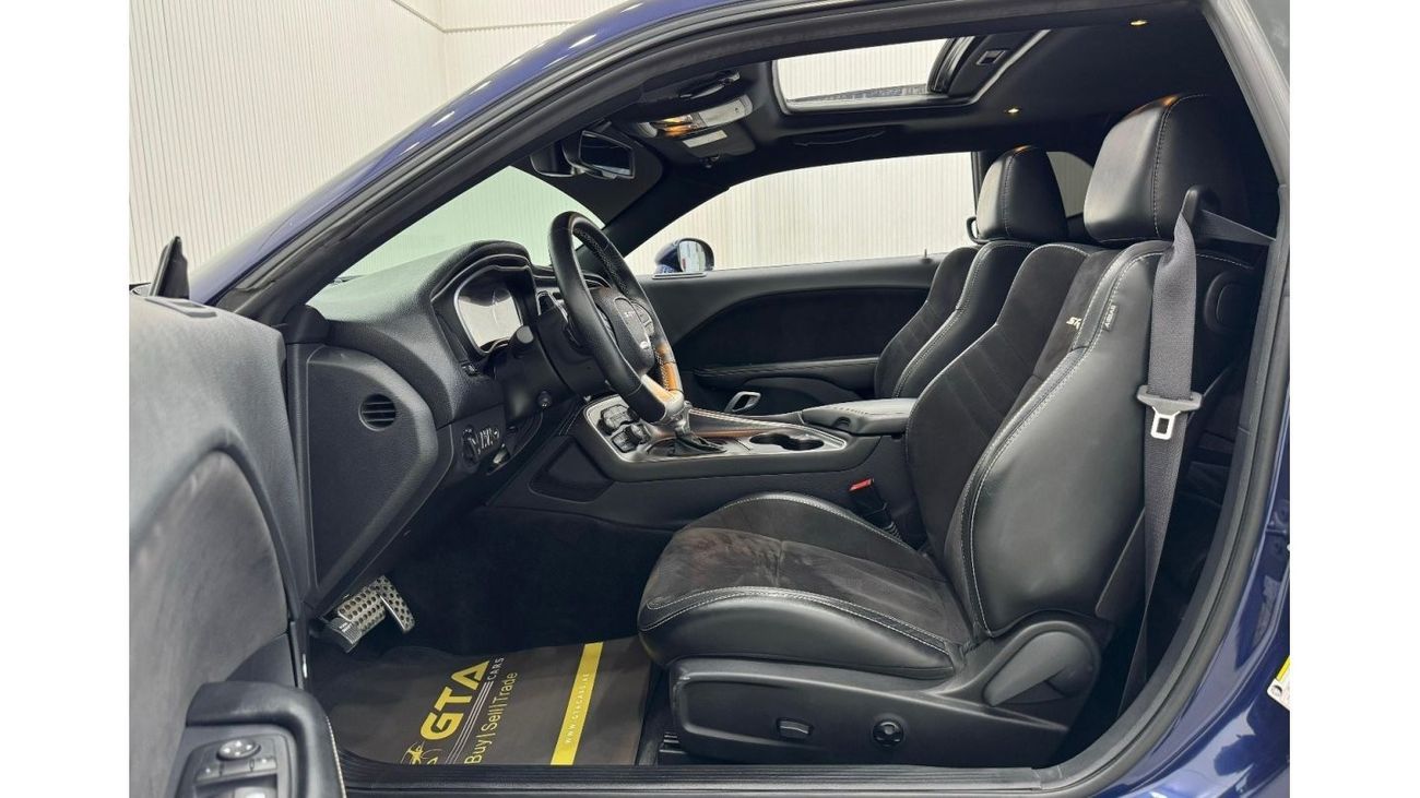 دودج تشالينجر 2016 Dodge Challenger SRT 392 Hemi, Full Dodge Service History, Excellent Condition, GCC