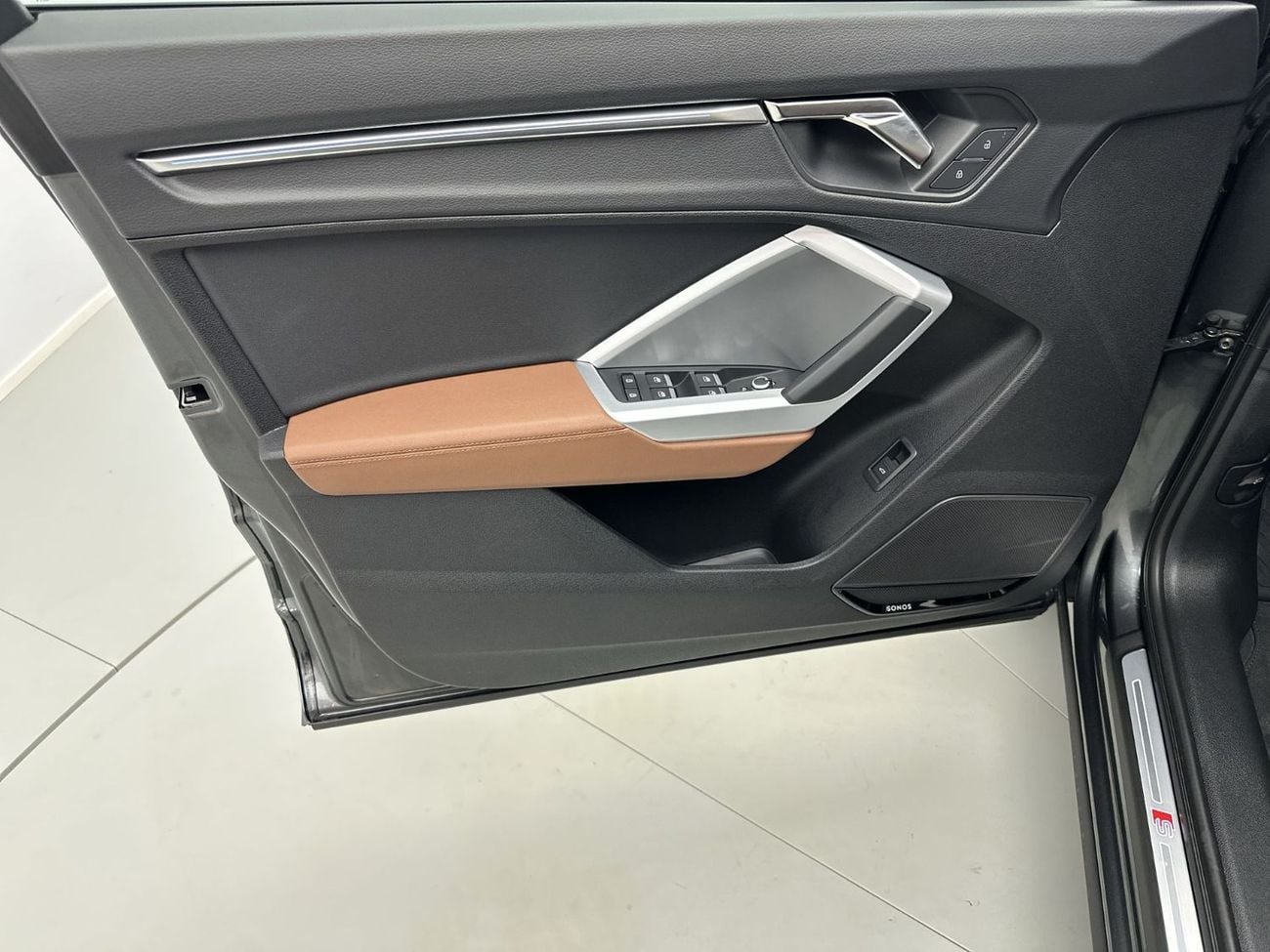 أودي Q3 Q3 Sportback 40 TFSI quat 180hp S line (Ref# 07836)