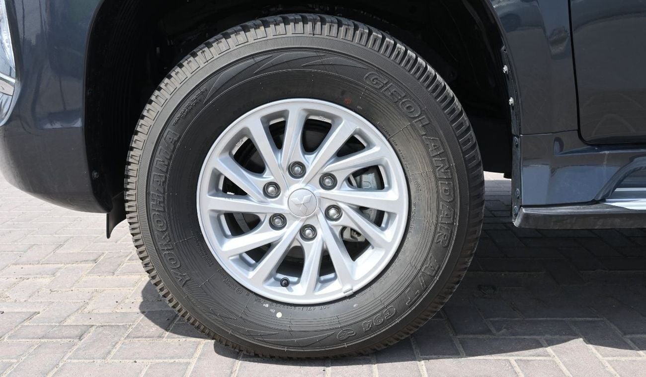 Mitsubishi Montero MITSUBISHI PAJERO SPORT 2.5L 4WD DIESEL AT 7 SEATER MID OPTION