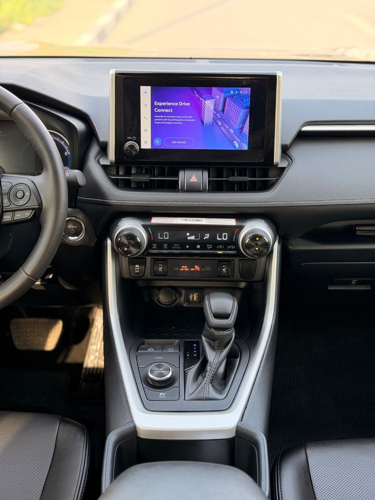 تويوتا راف ٤ Hybrid XLE premium | sunroof, leather seats, push start 2025