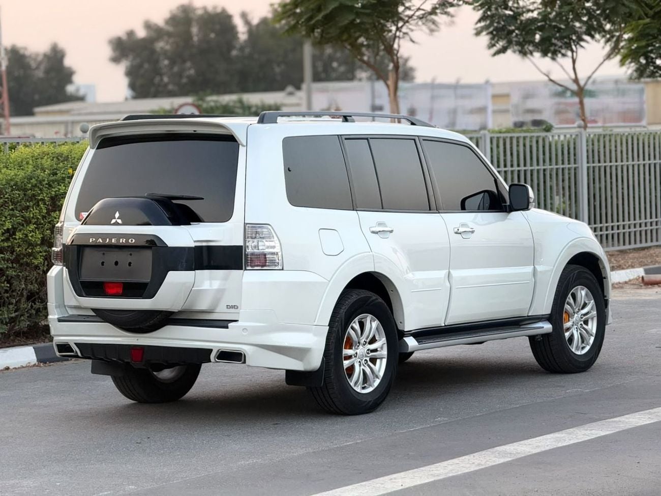 Mitsubishi Pajero 2018 | 3.2L DIESEL | AT | RHD | STEERING CONTROL SWITCHES | TRACTION CONTROL | CRUISE CONTROL
