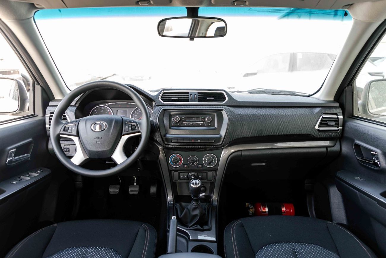 جريت وول وينغل 2026 Greatwall Wingle 5 4X2 Luxury 2.0L - Manual - Titanium White Inside Black | Export Price