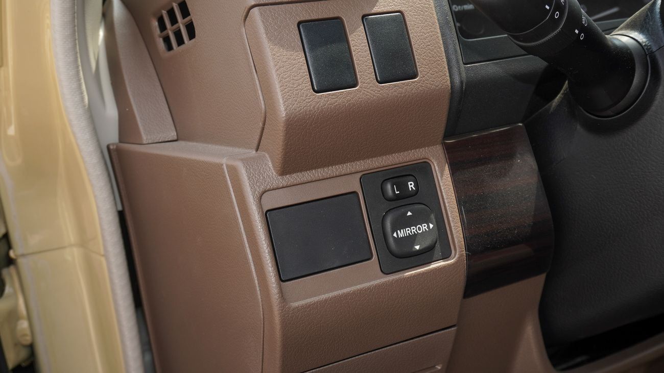 Toyota Land Cruiser Pick Up LX 4.0L V6 SINGLE CABIN A/T