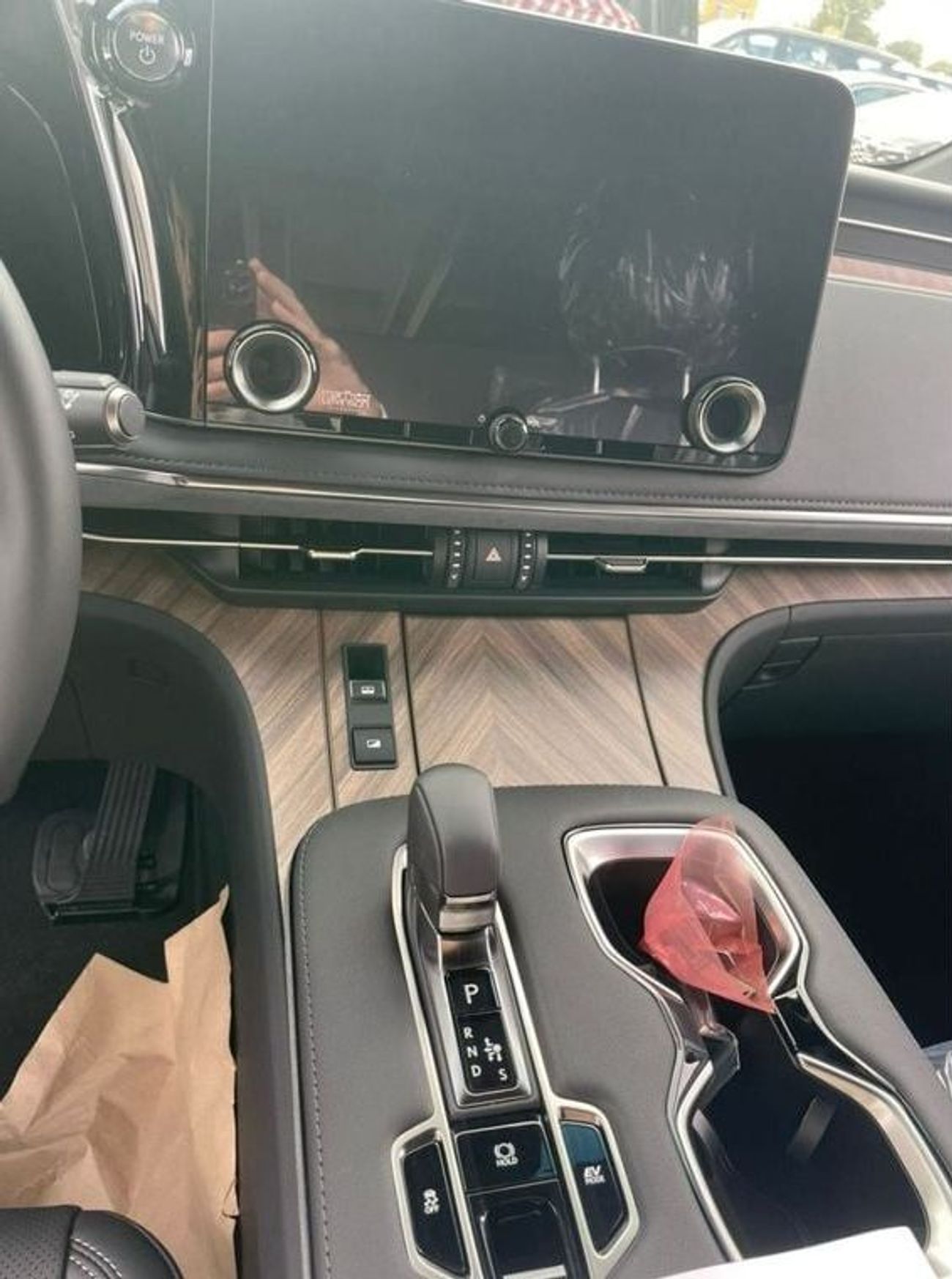 لكزس LM 350h 2.5L Hybrid 4 seater VIP 2024 YM (For export only)