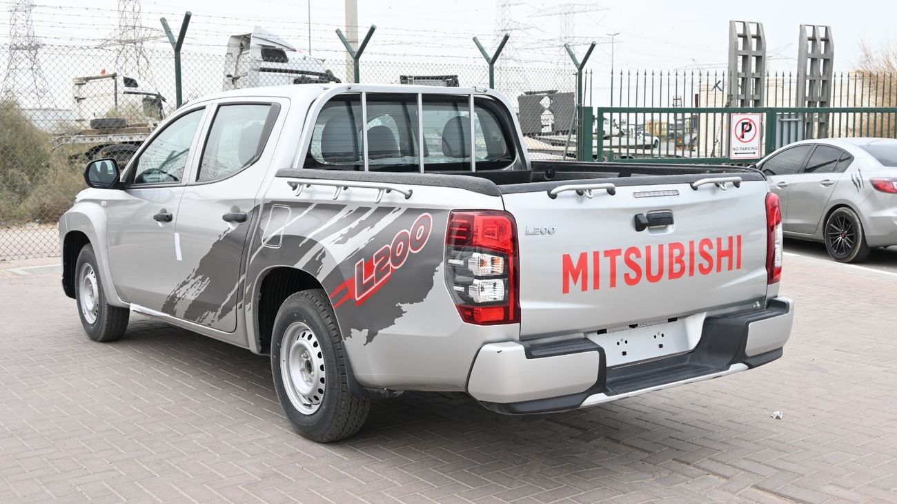 Mitsubishi L200 MITSUBISHI L-200 2.5L DIESEL DCAB 2WD GL 5/MT WHITE (with Touch Screen, Rear View Camera & Bedliner)
