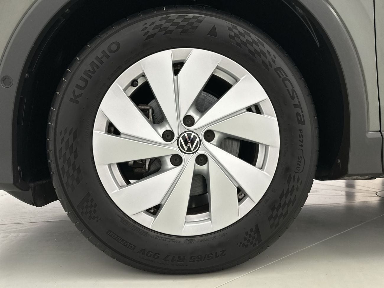 Volkswagen Tiguan LIFE 1.4L | LED Headlamps | Heated Folding Mirrors | 17" Alloy Wheels